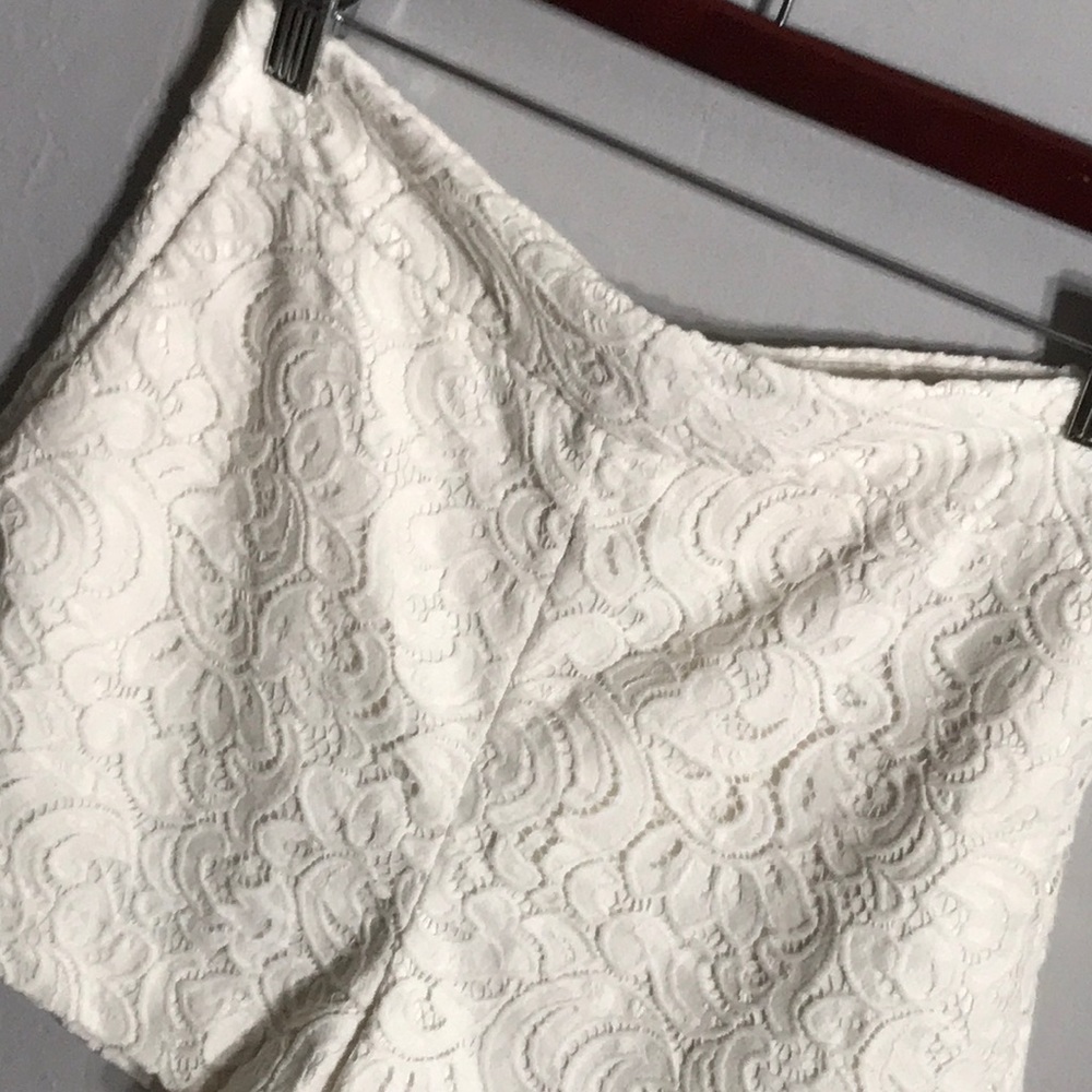 NWOT Express lace shorts